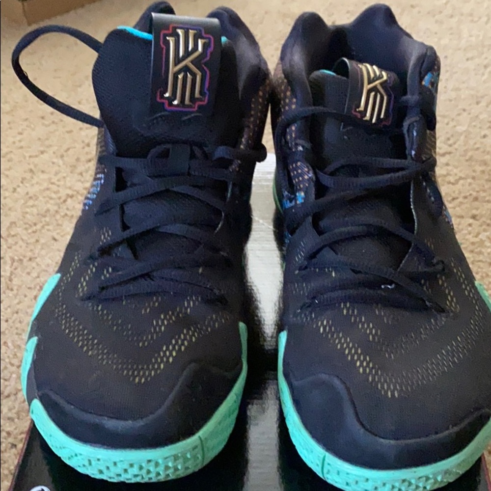Kyrie 4 Mamba 11.5